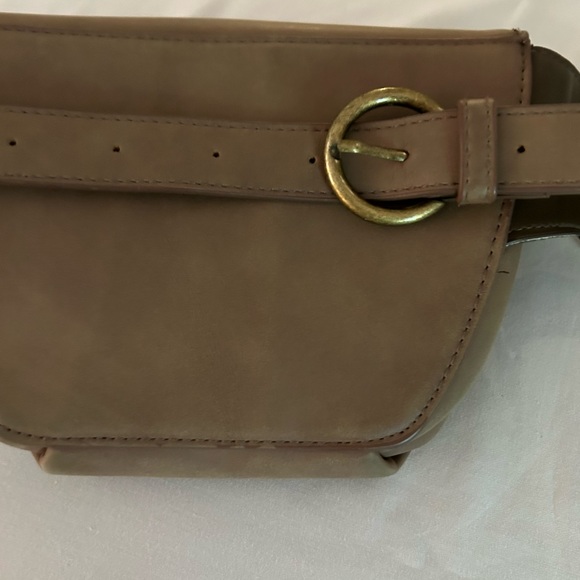 Waist Bag Faux Tan Leather. Universal Thread - Picture 6 of 12